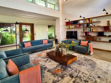 5 Bedroom Villa