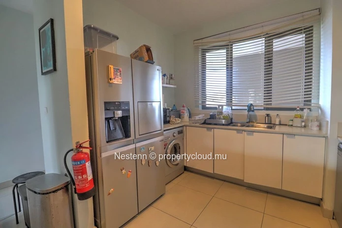 Modern and well-designed 3-bedroom penthouse a few minutes walk from the beach