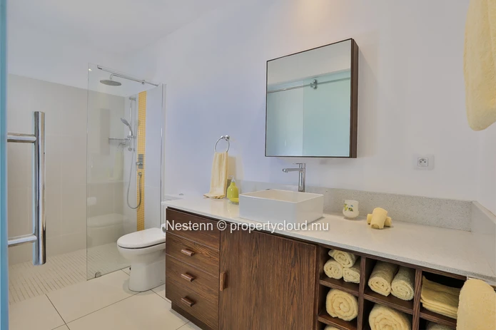 Modern villa of 4 bedrooms in a secure residence