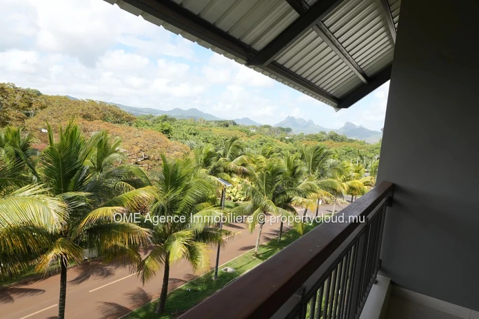 3-Bedroom Apartment with Terrace and Mountain Views