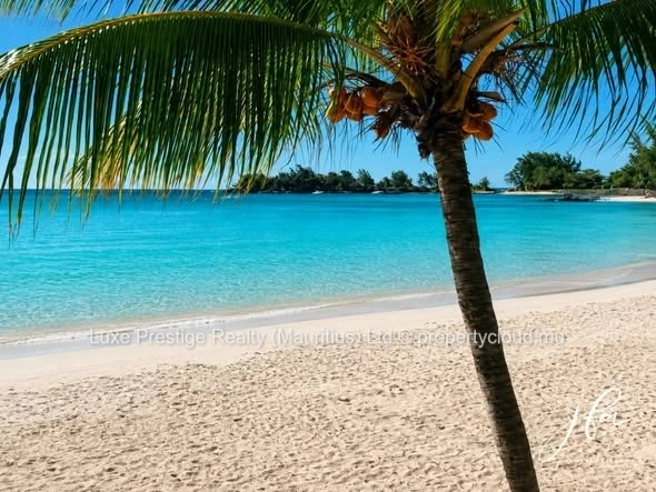 3-Bedroom Apartment for Rent in Pereybère | Communal Pool | 2 Minutes from Pereybère Beach