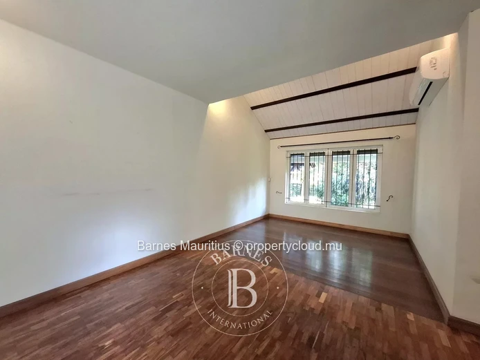 FLOREAL - Maison familiale ou bureau avec studio indépendant – 420 m²