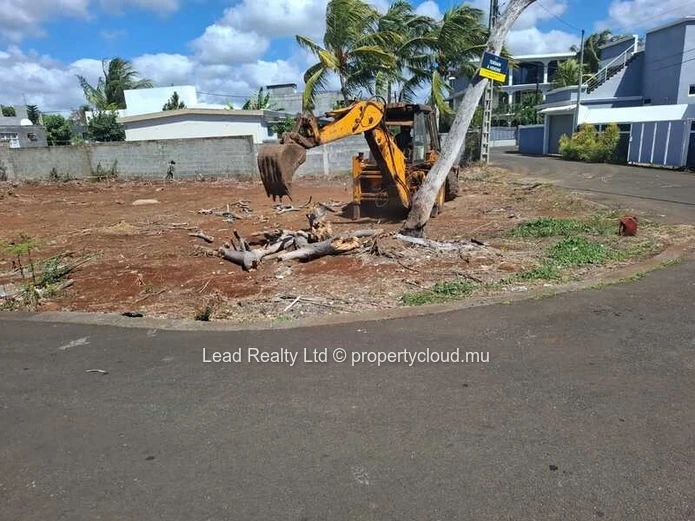 Land Of 110 Toises For Sale At Albion