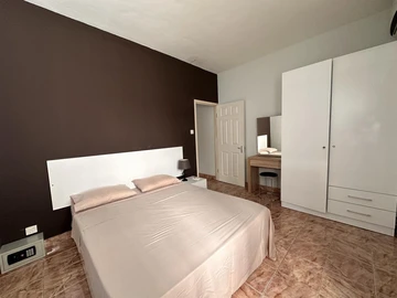 12 Bedroom Hotel