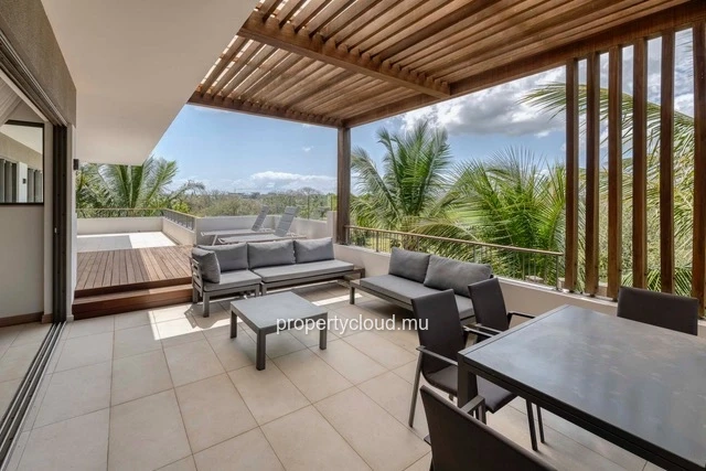 A vendre penthouse de 3 chambres en suite accessible aux étrangers à Mont Choisy.