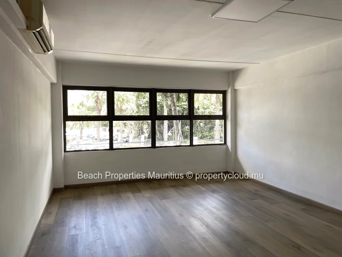 Prime 56 m² Open-Plan Office for Rent in West Coast Business Centre