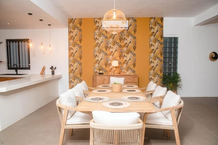 À vendre à Saint Antoine, superbe villa meublée. Elle offre 4 chambres, une piscine privée et un garage double. Idéal...