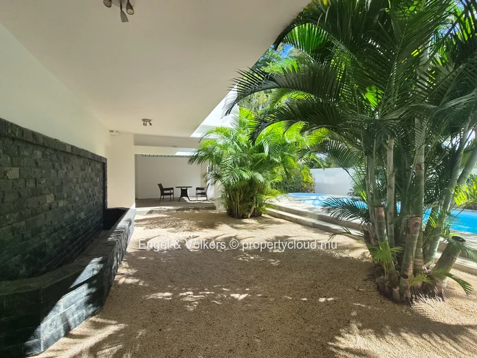 Spacious 3-Bedroom Apartment in a Convenient Coastal Location
