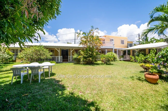Péreybère - Charmante maison familiale avec studio et grand terrain tropical arboré