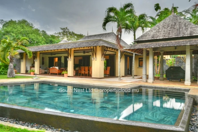 Villa de Prestige dans un Domaine Golfique à Tamarin | Piscine Privée & Vue Montagne