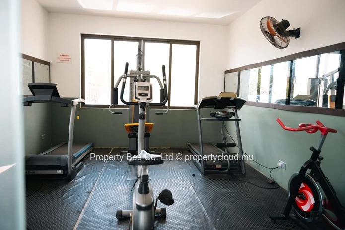 Modern 3 bedroom apartment between Avenues Colombres & Perdrix