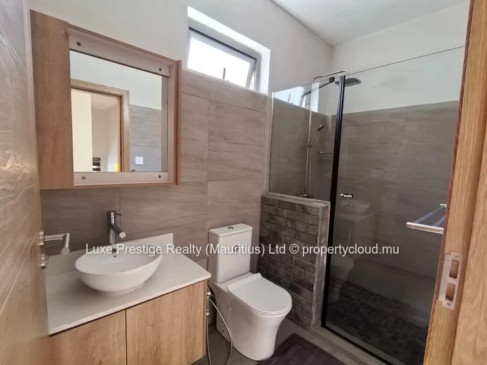 Villa Moderne Neuve de 3 Chambres avec Piscine Privée à Louer à Calodyne | À 20 Minutes de Northfields International ...