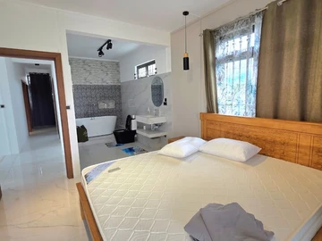 5 Bedroom Villa