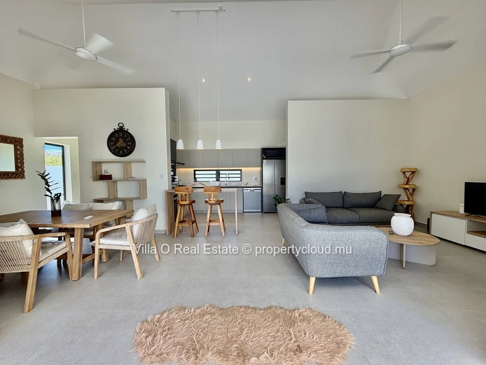 Unique opportunity to acquire a lovely 4-bedroom en-suite house in a secure residence in Grand Baie. Rs. 12 million s...