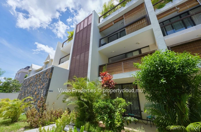 Luxury Penthouse with Stunning Views and Amenities in Mon Choisy - 158m², 3 en-suite Bedrooms, Communal Pool - 525 000€!