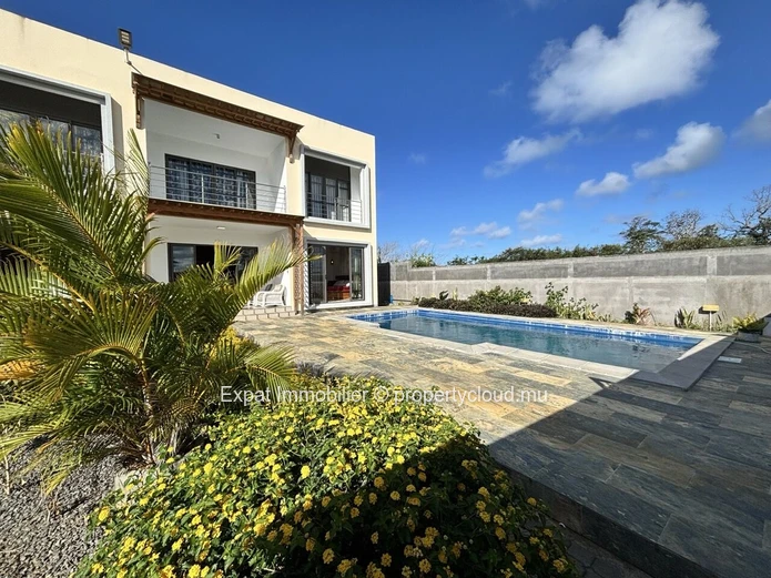 3-Bedroom Flat Overlooking The Garden And Swimming Pool – Near Azuri