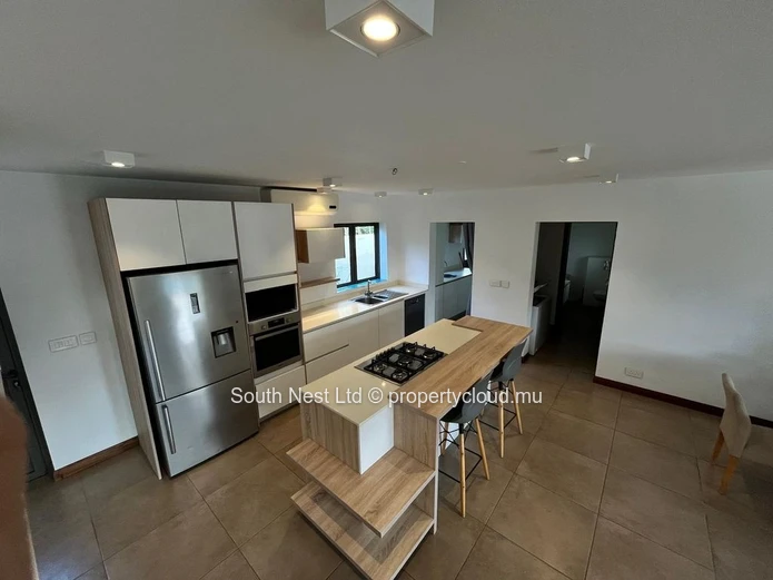 Villa contemporaine de 3 chambres en suite avec piscine privée dans une résidence sécurisée
