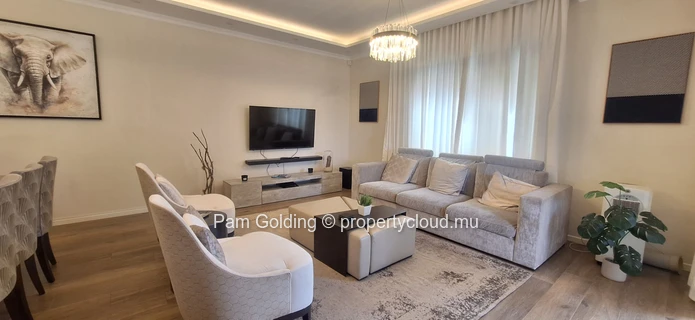 Appartement meublé au rez-de-chaussée avec jardin privé