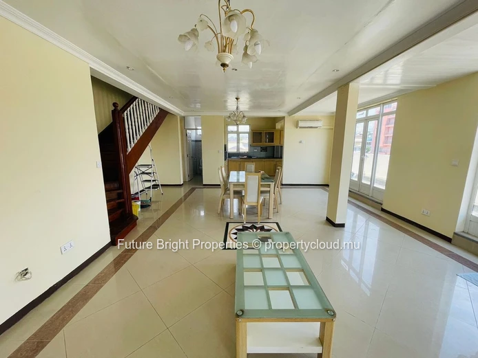 Penthouse À Vendre À Beau Bassin – Superbe Vue Sur Les Montagnes