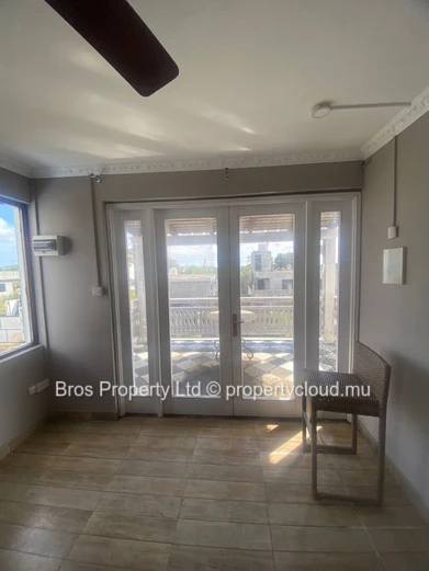 Maison à vendre - Rivière du Rempart | 7 500 000 Rs | Terrain de 7 perches