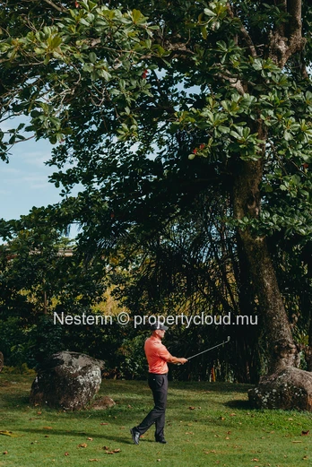 Mountain view land of 1400 m² in an exceptional estate 