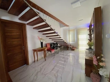 6 Bedroom House