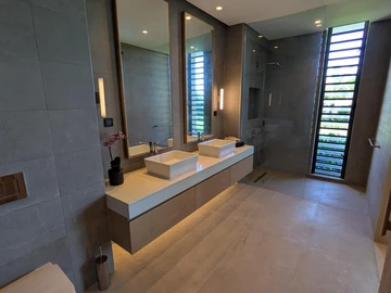 5 Bedroom Villa