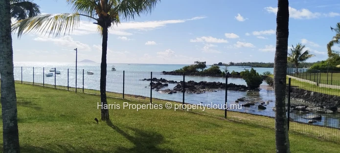 Beachfront house for sale in a secure residence in Calodyne