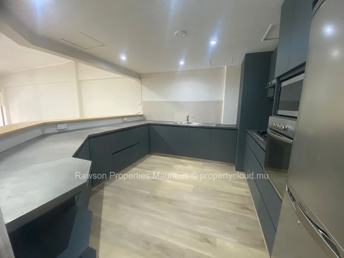 "Bureau de 80m² à louer à Grande Rivière Noire"