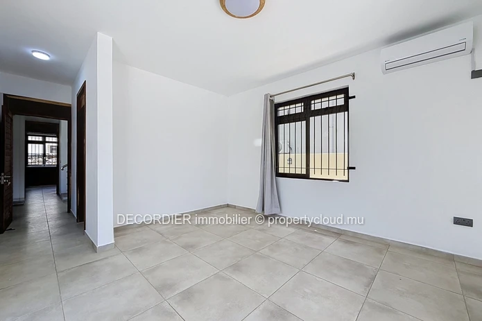Contemporary elegance in the heart of Pereybère