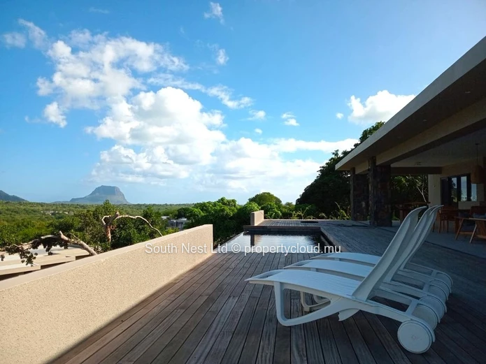 Villa contemporaine de luxe avec vue panoramique sur Le Morne – Rivière Noire