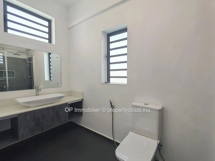 Maison meublée 4 chambres avec piscine à louer à Péreybère
