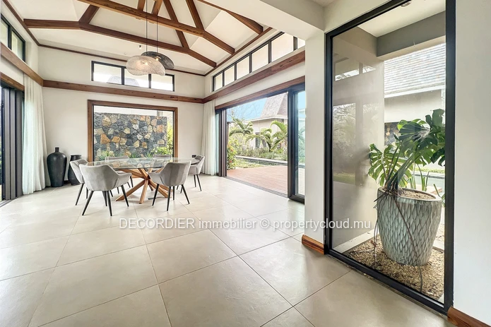 Contemporary villa located in a secure residence