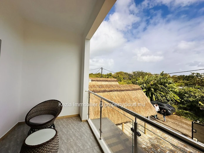 A Contemporary Villa With Tropical Accents