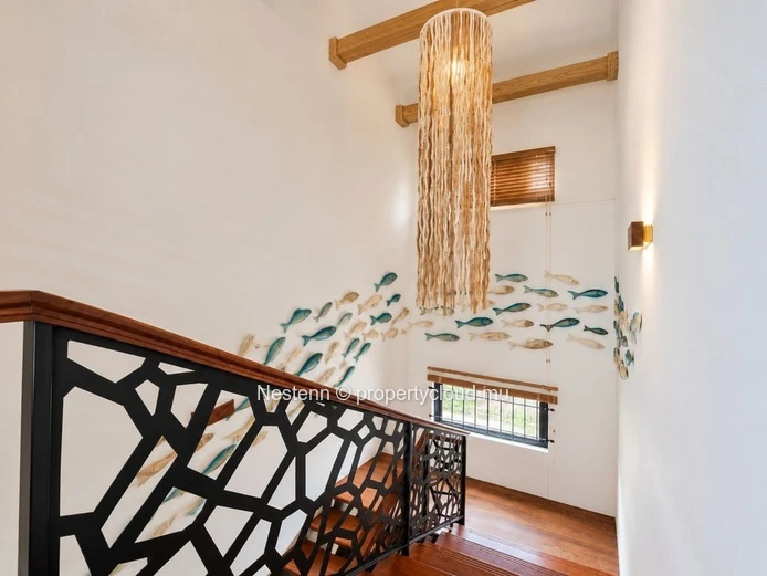 Élégante villa de 3 chambres avec piscine à débordement 