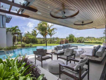5 Bedroom Villa