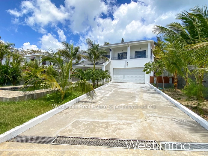Furnished villa for rent in Péreybère with 5 bedrooms and a private pool