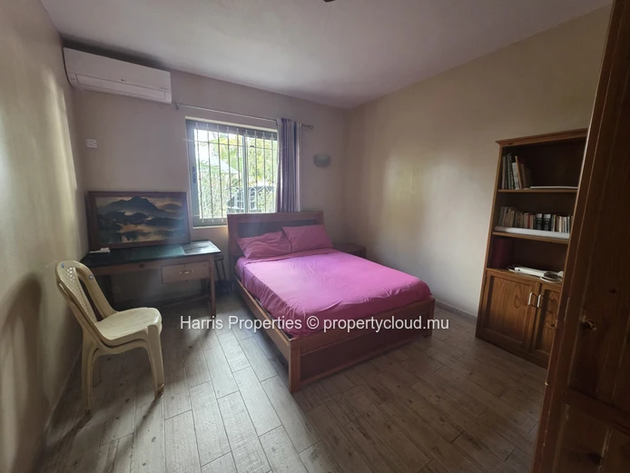 Magnifique appartement de style rustique situé au rez-de-chaussée, à louer à Pointe aux Piments