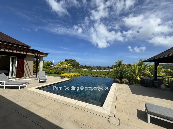 A contemporary style villa stylishly furnished – ready to move in.