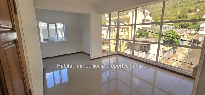 Office 163 m² located in Port-Louis, close to Jeetoo Hospital