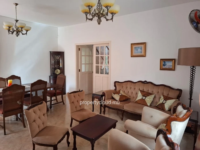 Ne manquez pas cette opportunité unique de faire de cette villa votre nouveau foyer. Contactez-nous dès aujourd'hui p...