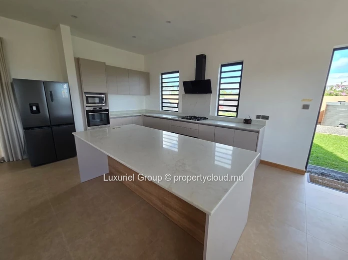 New Luxury Villa for Rent in Pereybere – Space, Comfort and Modern Living