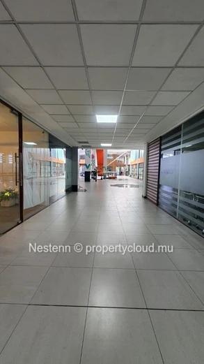 Bureau moderne de 292 m² à Phoenix, avec 6 places de parking, ascenseur privé, groupe électrogène, parking sécurisé e...