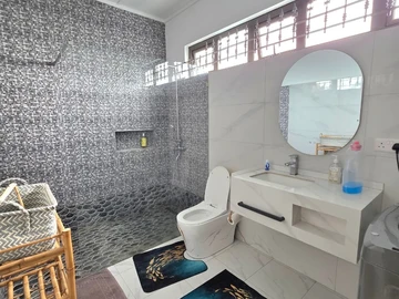 5 Bedroom Villa