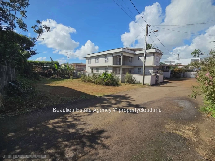 Residential plot of 6.9 perches for sale in Lallmatie.