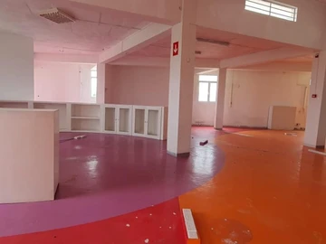 FOR SALE - Unfurnished commercial building on the main road in Mesnil. 