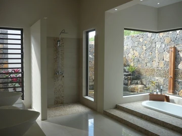 5 Bedroom Villa