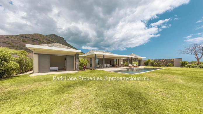 Élégante villa de 4 chambres avec vue panoramique sur la montagne et piscine privée