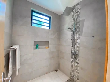 5 Bedroom Villa