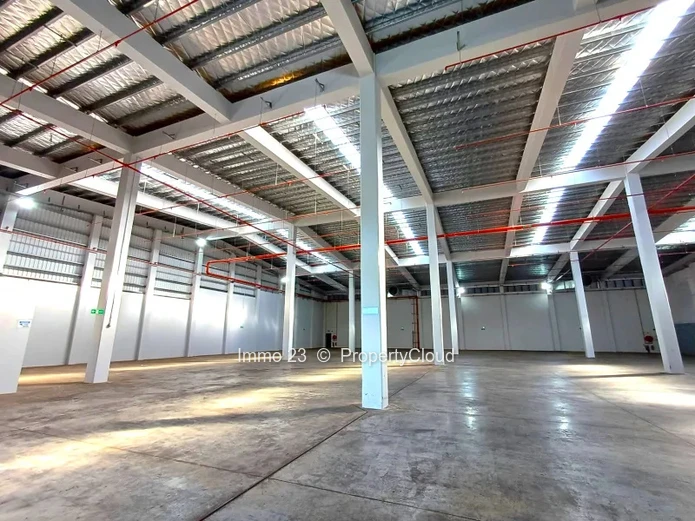 Warehouses - 2078m2 - Riche Terre